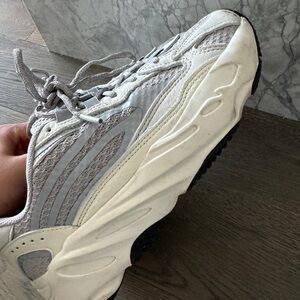 adidas Yeezy Boost 700 V2